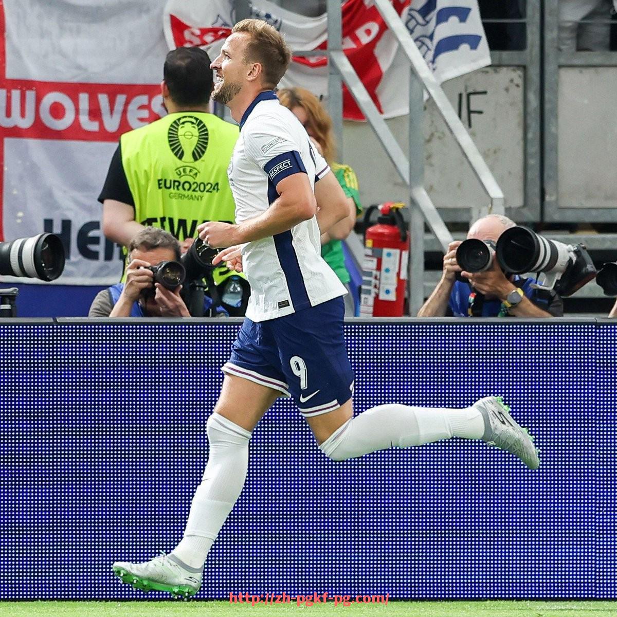 pg电子在线官网-2025年世俱杯球队装备采购策略与成本控制方案